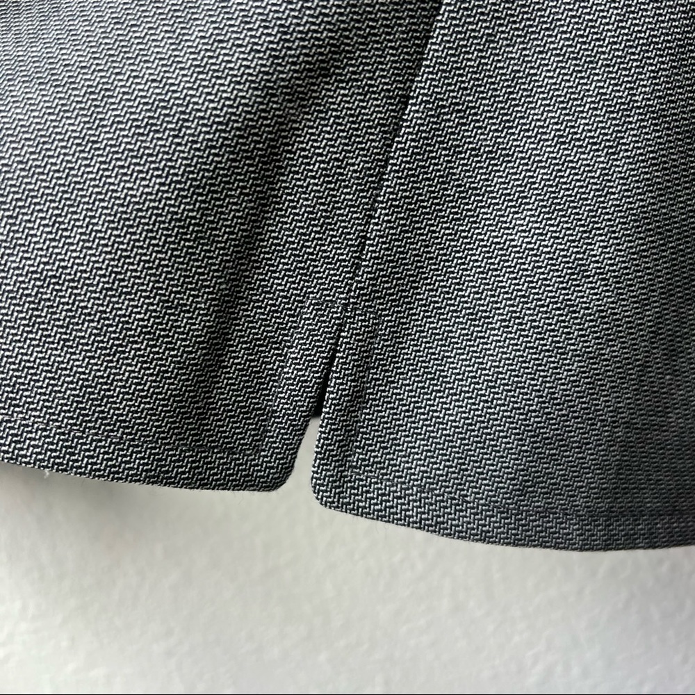 Tahari ASL | Gray Skirt Suit Size 6 - Picture 8 of 13